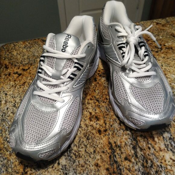 Reebok Pheehan Running Shoe 1AP506 Men’s Size 9 4E Silver Foil With Black/White main image 4